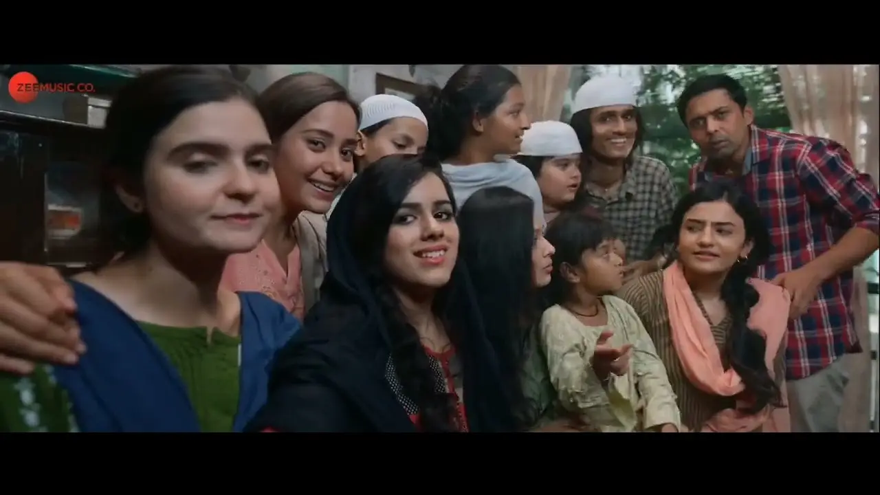 Tujhe Jitni Dafa Dekhoon Song Poster from Hamare Baarah